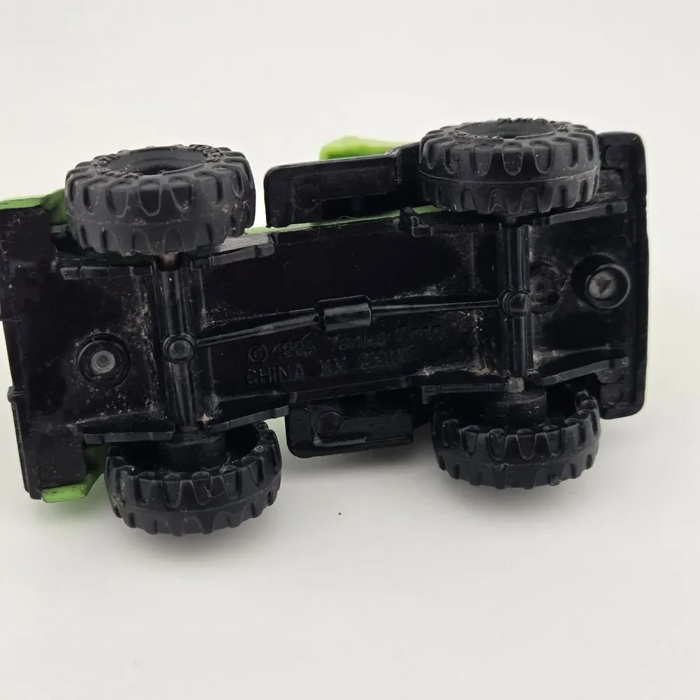 Vintage 1994 Tonka Corp. ~ Green/Black Truck Crane Diecast/Plastic No Boom.  02